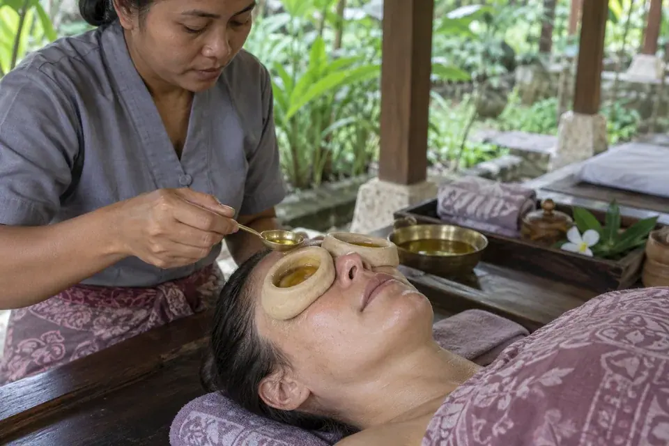 Ghee retained in dough boundaries around the eyes